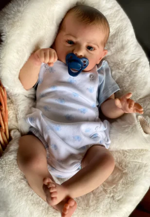 Realistyczna lalka reborn Cameron w pieluchach