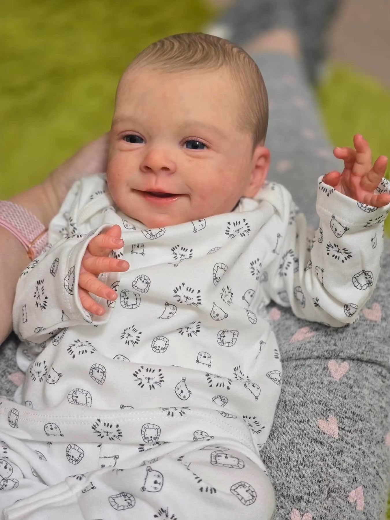 Lalka reborn Sebastia z realistycznym miękkim ciałem z tkaniny