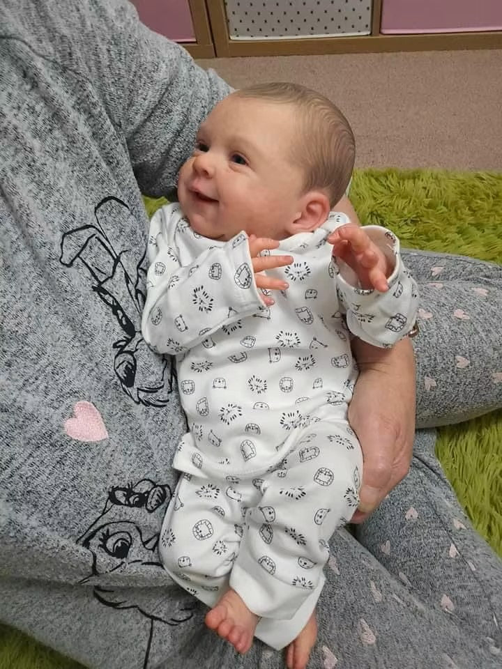 Lalka reborn Sebastia z realistycznym miękkim ciałem z tkaniny